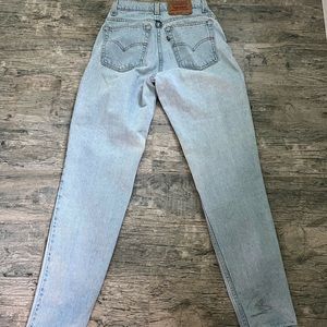Levi’s women denim 550 like new Relaxed fit tapered leg